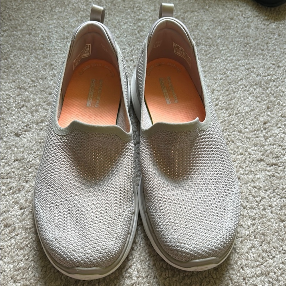 Women’s Sketchers Go Walk Slip-On Sneakers size 7.5